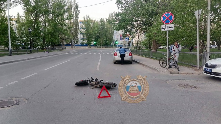 В Ленинском районе иномарка сбила электровелосипедиста