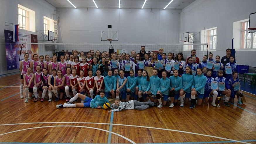 В Саратове состоялся фестиваль "Волжские дали" по волейболу