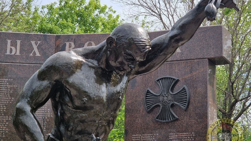 В Парке Победы имена погибших героев СВО занесли на мемориал "Землякам, погибшим в локальных войнах"