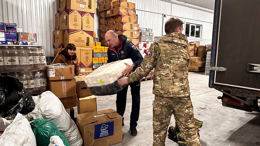 Активисты "Единой России" отвезли гуманитарную помощь в Белгород