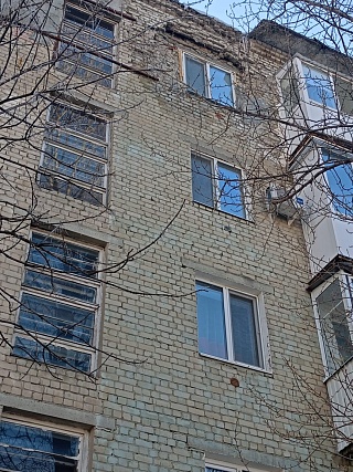 Жители двух саратовских пятиэтажек боятся оказаться под завалами