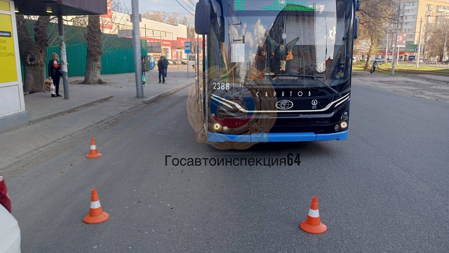 В Саратове троллейбус №10 сбил пешехода