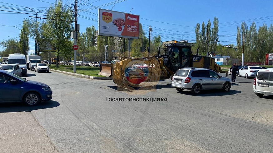 В Ленинском районе в столкновении трактора с автобусом пострадали пассажиры