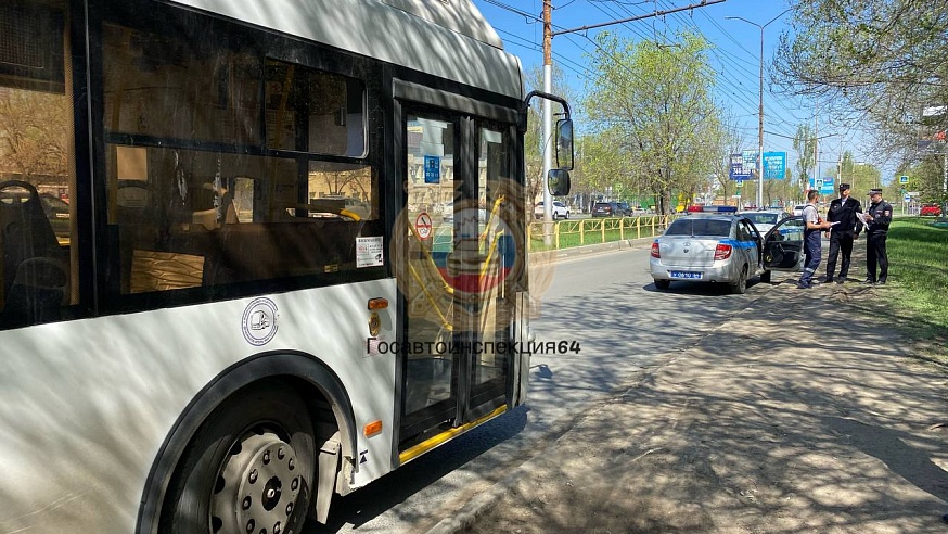 В Ленинском районе в столкновении трактора с автобусом пострадали пассажиры