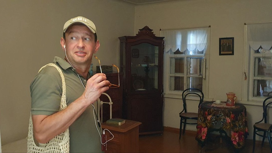 Константин Хабенский приехал в Саратов и посетил музей Чернышевского