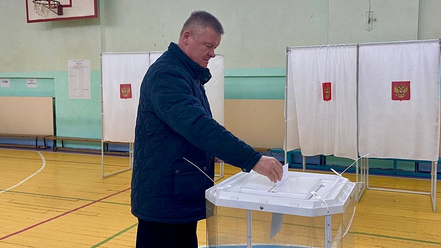 Михаил Исаев с семьей принял участие в выборах президента России 