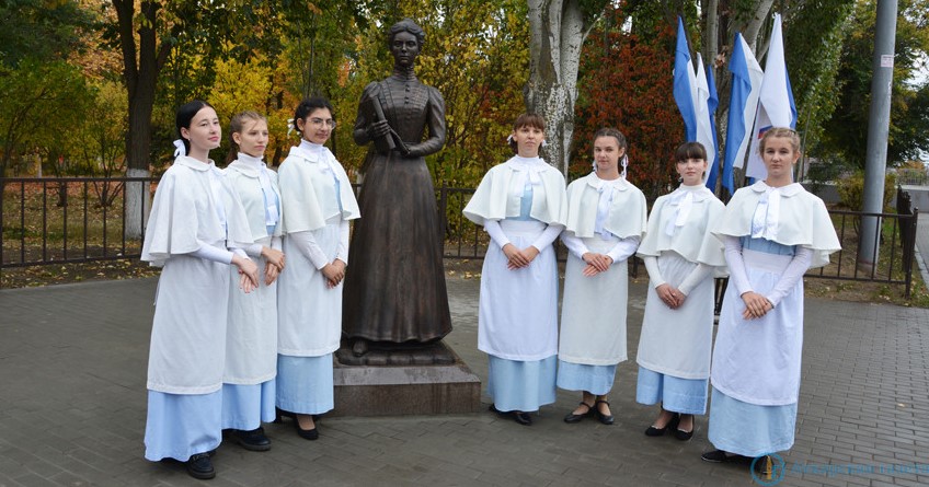 В Аткарске открыли памятник первой учительнице