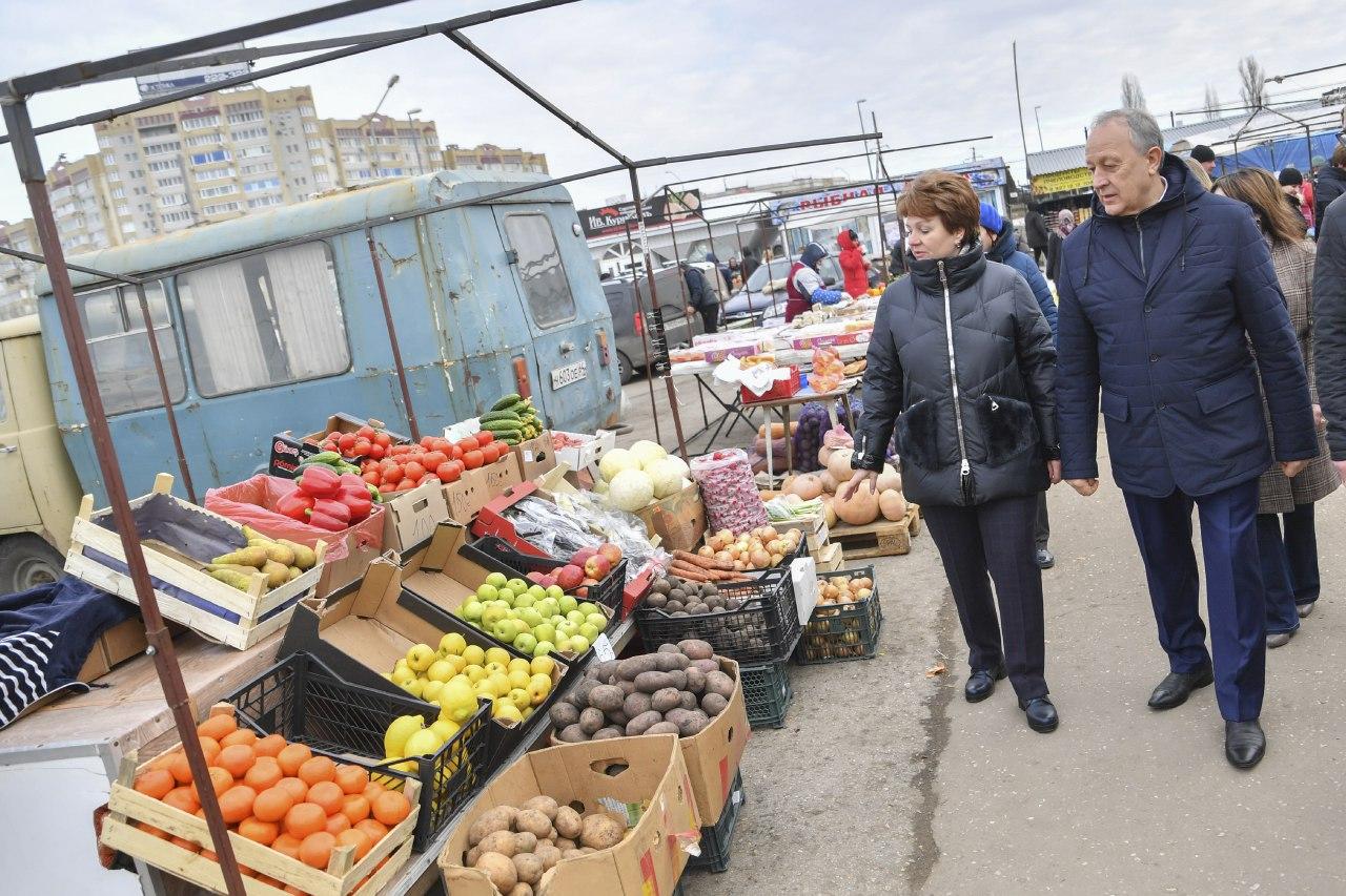 Рынок сельскохозяйственной продукции. Рынок Юбилейный Саратов. Саратов Юбилейный поселок рынок. Сельскохозяйственный рынок Саратов. Сельский рынок.