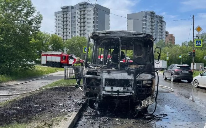 Автобус с пассажирами охватило пламя