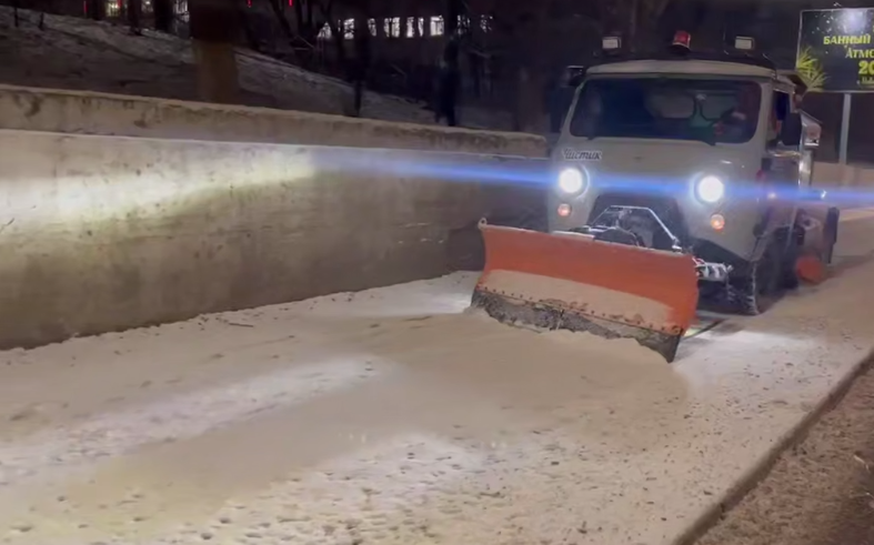 В Саратове ликвидируют последствия первого снегопада