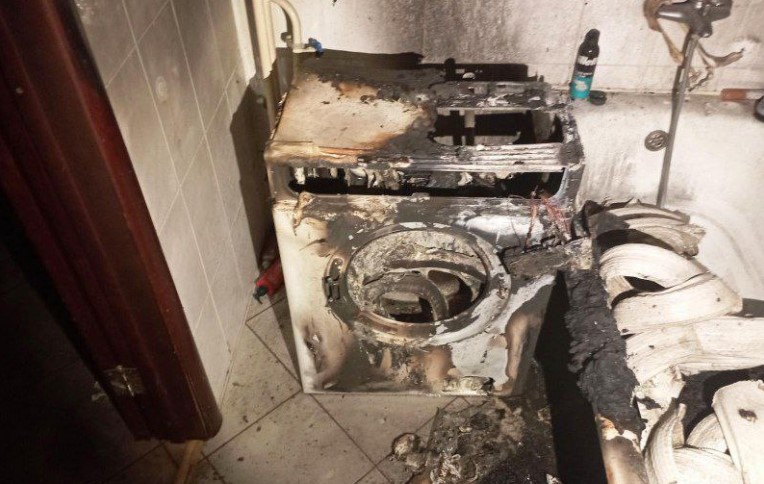 Две квартиры загорелись из-за стиральных машин 