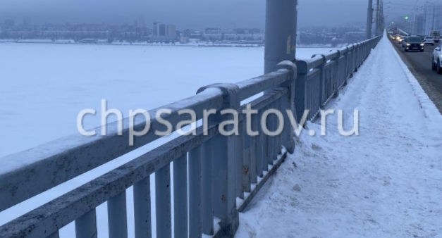 Женщина разбилась насмерть при падении с моста Саратов-Энгельс