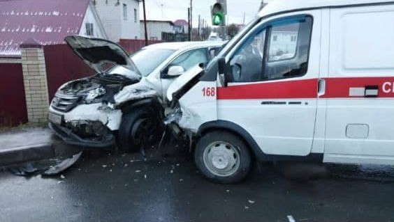 В Саратове снова произошло ДТП с участием скорой. Три человека пострадали