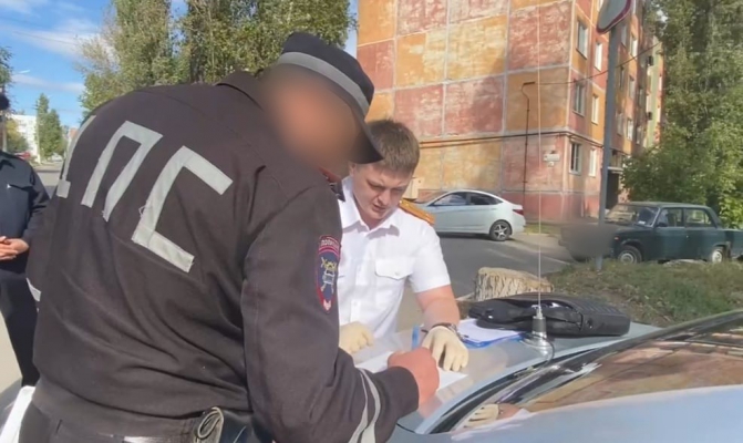 Лишенный прав житель Кировской области пытался дать инспектору взятку в 15 тысяч рублей