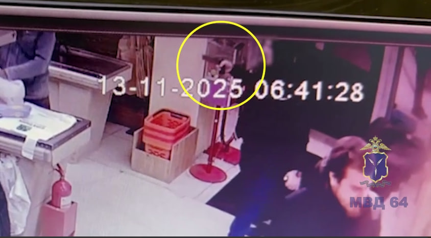 В Саратове мужчина с пистолетом "поторопил" людей на кассе