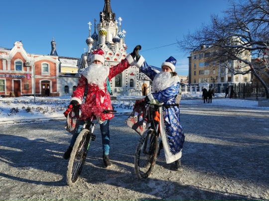 Саратовцев зовут присоединиться к велопрогулке в компании Дедов Морозов