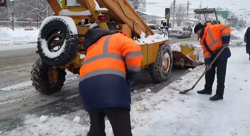 За сутки с улиц Саратова вывезено более 22 тысяч кубических метров снега