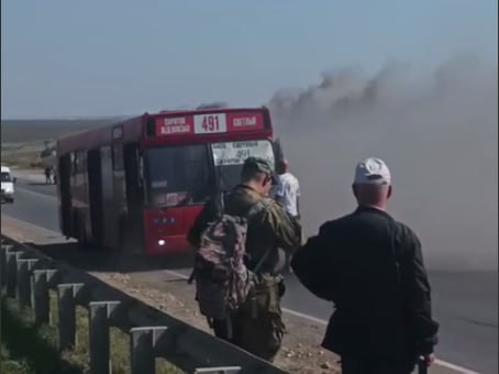 На трассе под Саратовом сгорел рейсовый автобус