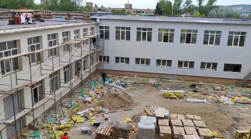 В Саратове проверили, как идет ремонт школ №№46, 73 и 102
