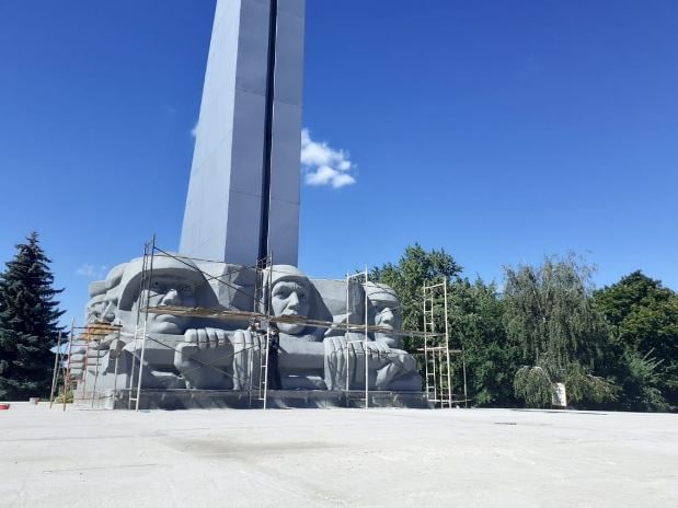 В Балашове отреставрировали барельефы Монумента Славы