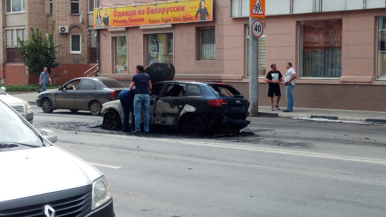 На Чапаева сгорела машина Саратов. Авария на чапаева железноводск