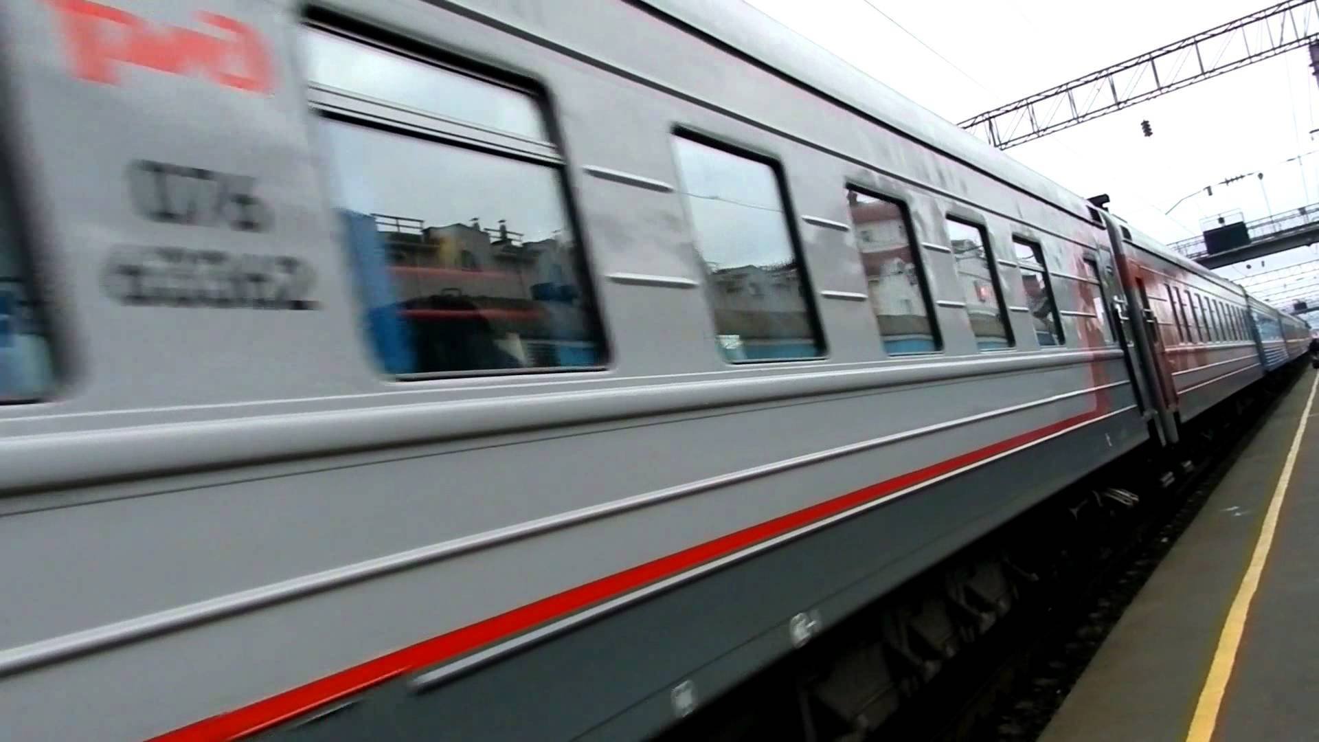 Покажи фотографии поезда. Поезд Нижневартовск Адлер. 11 Вагон на вокзале Омска. Вагоны РЖД Саратов. Поезд Саратов Адлер.