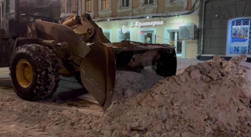 За прошедшие сутки с улиц Саратова вывезено более 45 тысяч кубометров снега