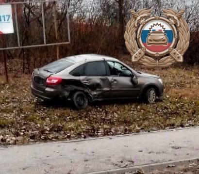 В Вольске в столкновении двух "Грант" пострадал подросток