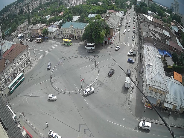 На перекрестке Радищева и Кутякова вводится круговое движение