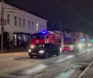 Пожар произошел в кафе в центре Саратова