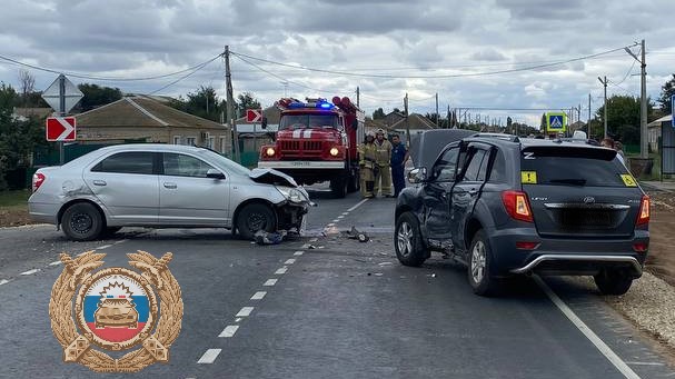 Под Саратовом 15-летний водитель на "УАЗе" съехал с дороги и перевернулся