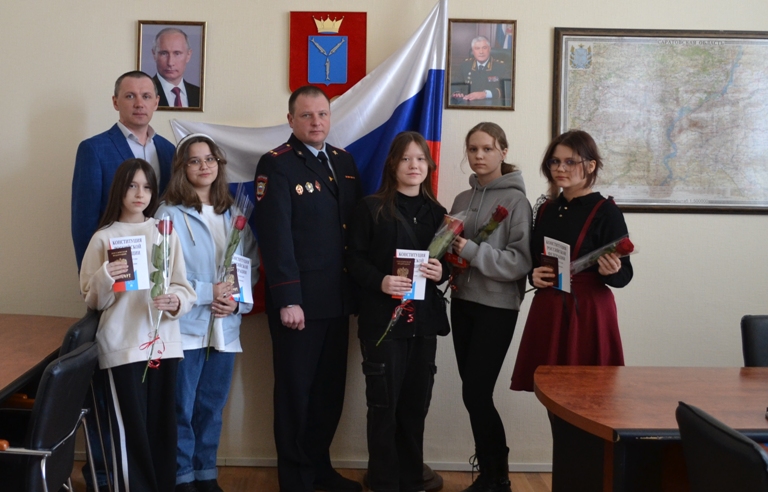В преддверии 8 Марта в Саратове состоялась торжественная церемония вручения паспортов