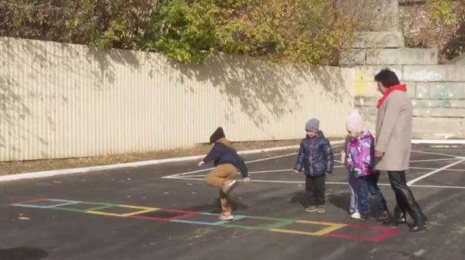 В Саратовской области завершается реализация депутатского проекта по ремонту дворов школ и детсадов