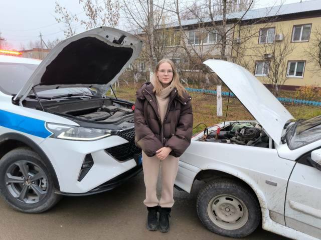 Саратовские дорожные инспекторы помогли двум женщинам-водителям