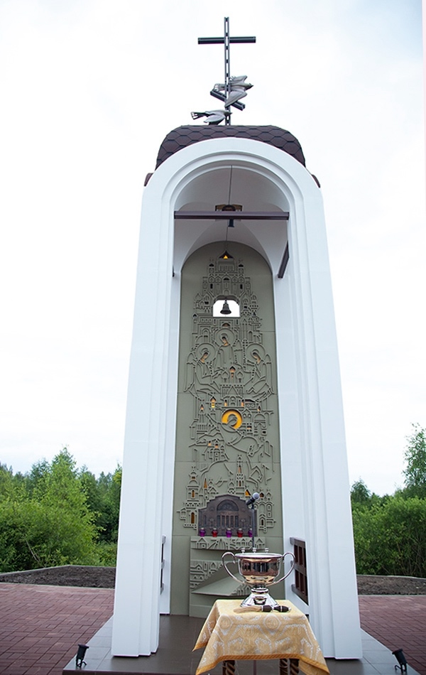 На месте гибели саратовского актера Сергея Пускепалиса открыли обелиск-часовню 