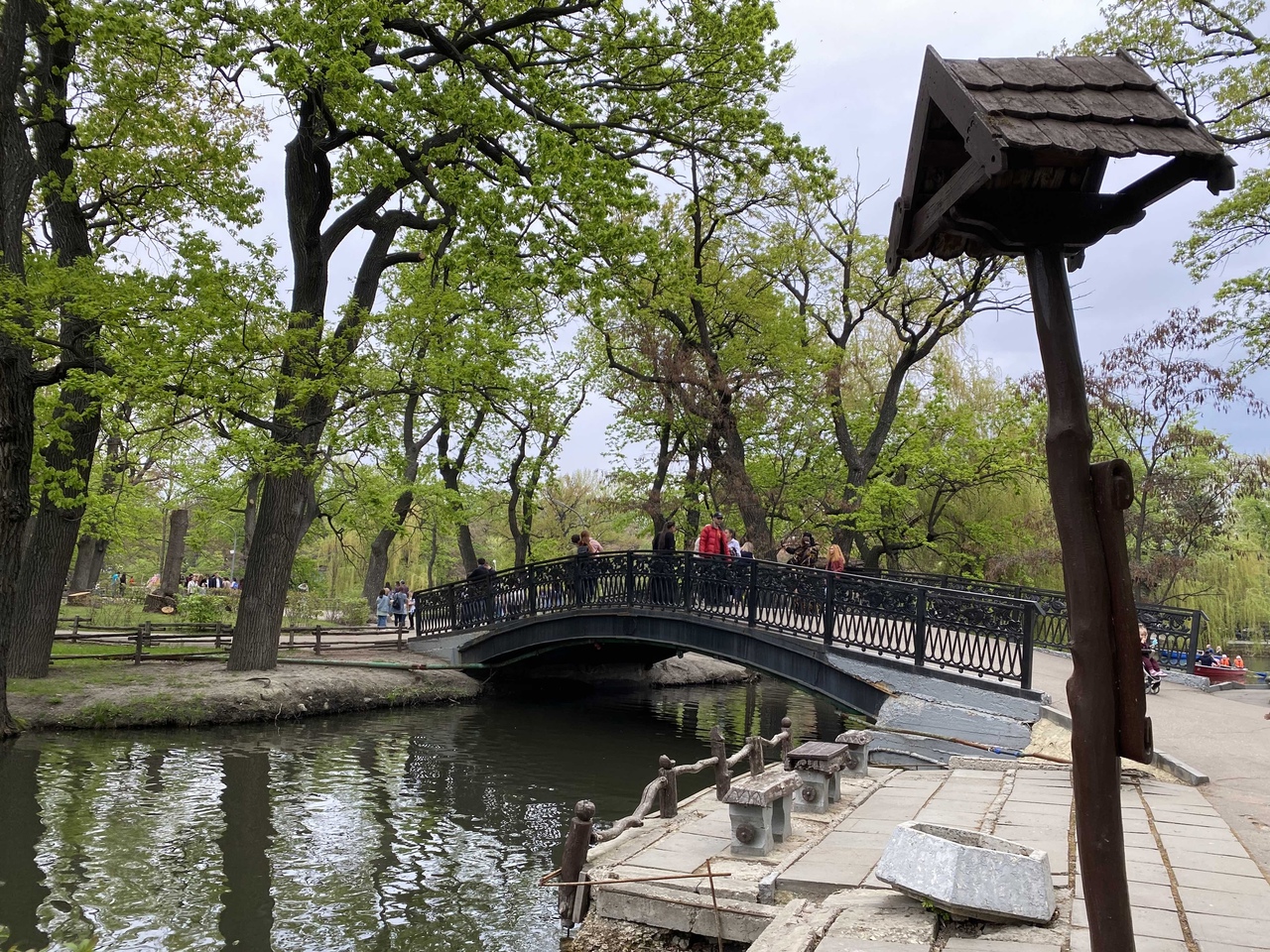 Горпарк саратов цены. Городской парк Саратов. Мост городского парка Саратов. Центральный парк Саратова. Август в городском парке.