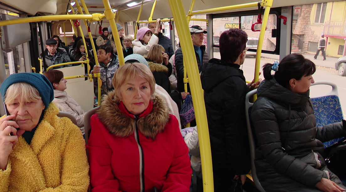 Пассажиры в автобусе