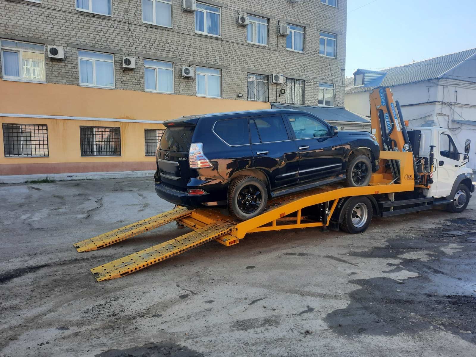 В Саратове у осужденного экс-чиновника конфисковали дорогую иномарку |  Саратов 24