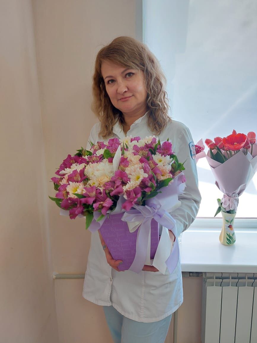 Елена Любимова