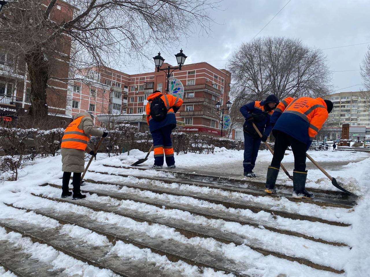 Уборка снега, зима