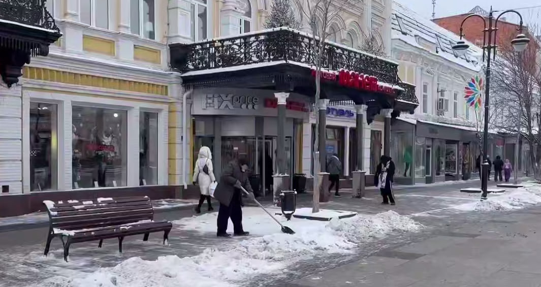 Уборка снега у торговых точек