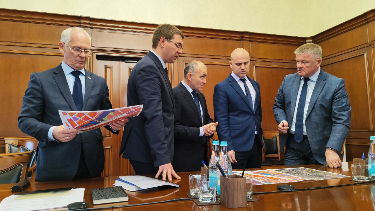 Исаев, общ. транспорт.jpg