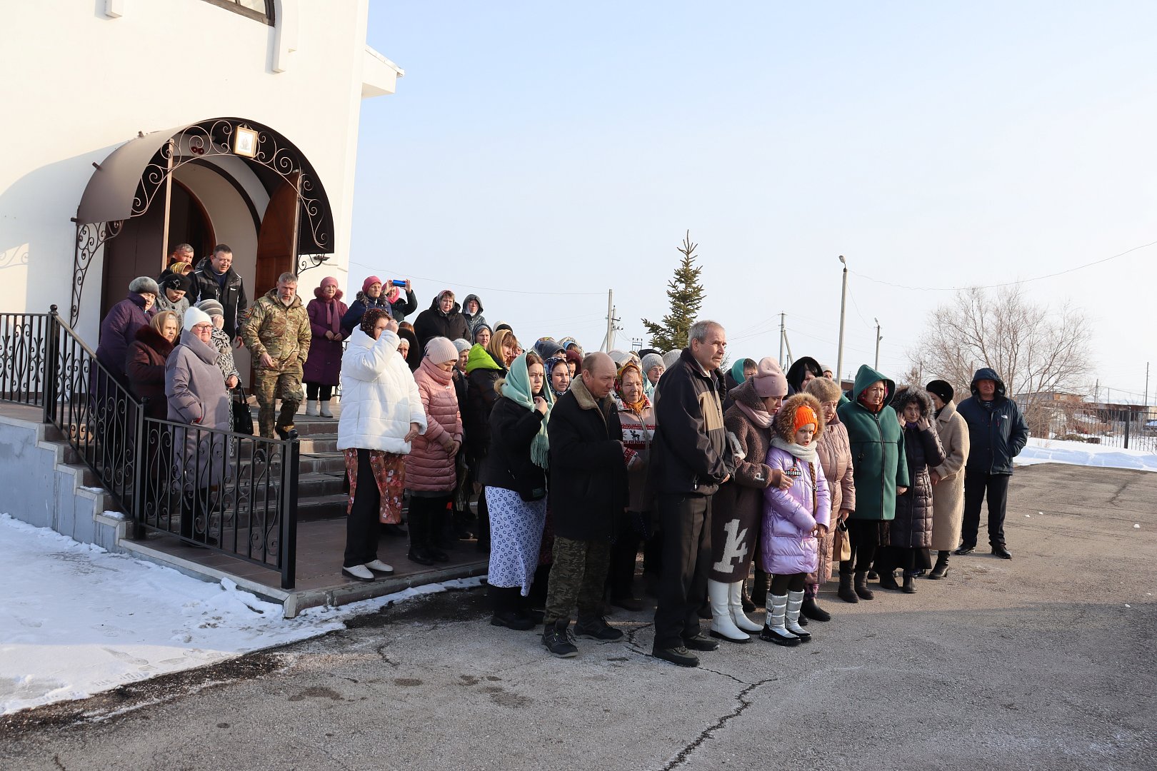 В поселок Горный привезли икону Божией Матери | Саратов 24