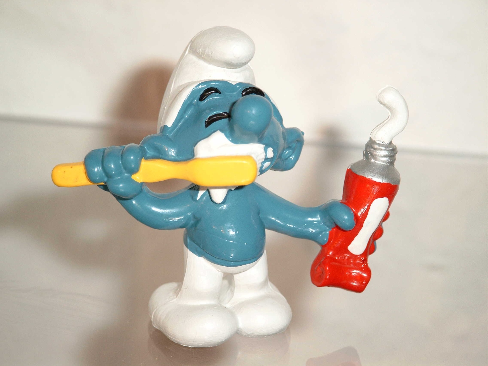 machine-toy-figurine-action-figure-smurf-toothbrush-1025485-pxhere.com.jpg