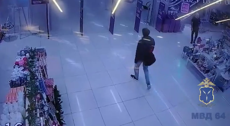 Кража, камера видеонаблюдения.jpg