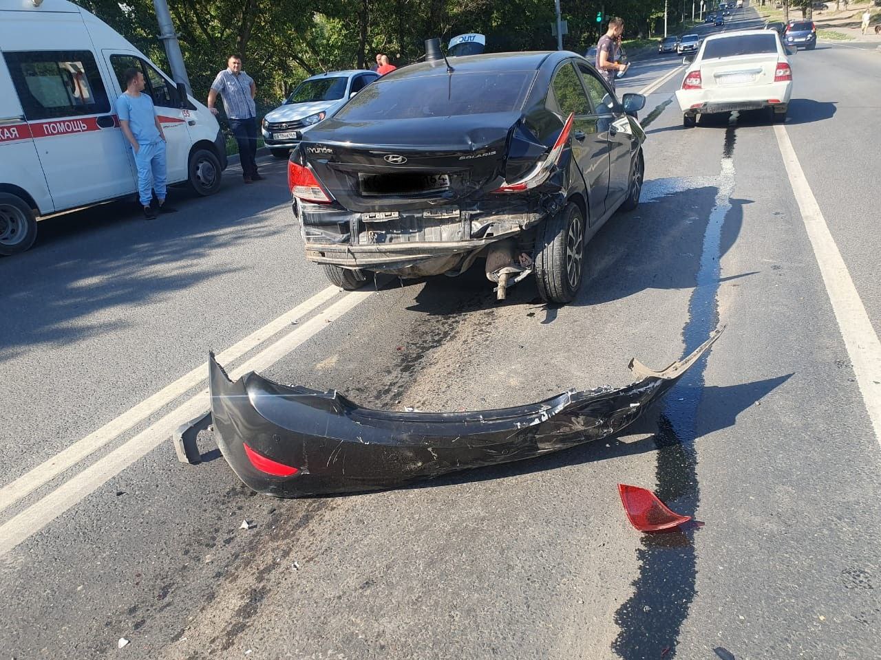 В тройном ДТП в Заводском районе пострадали водитель и пассажир иномарки |  Саратов 24