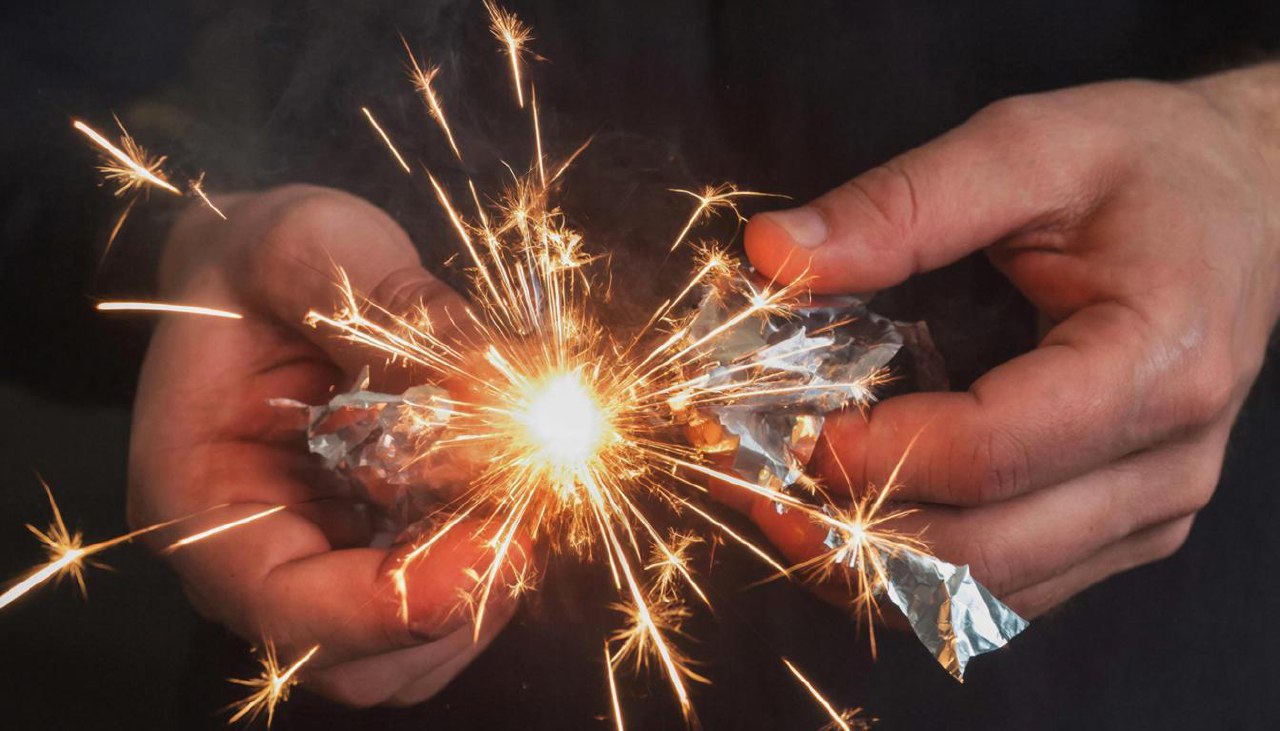 петарда, ИИ.jpg