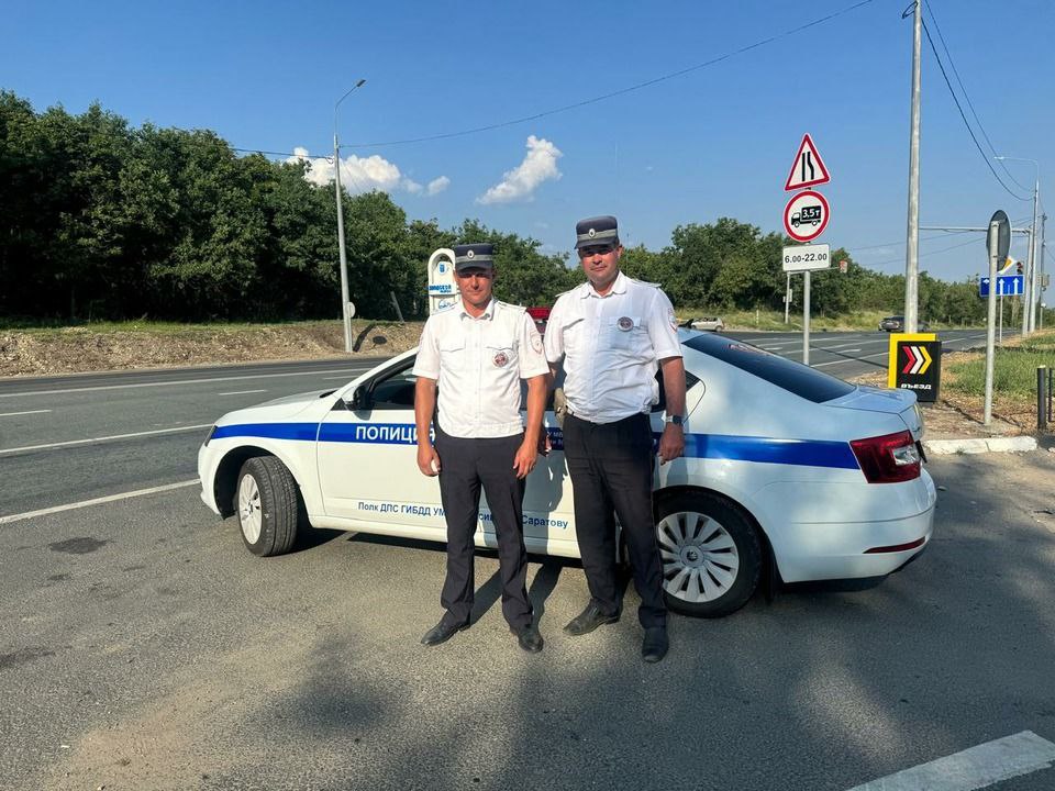 Саратовские автоинспекторы помогли сердечнику добраться до больницы.jpg