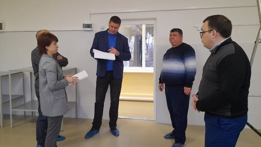 Депутат Облдумы посетил детский сад в Самойловском районе