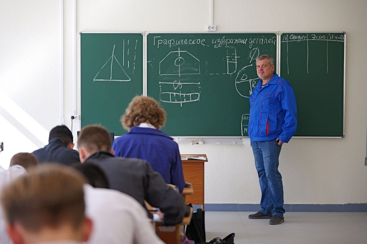 Вячеслав Володин поздравил учителей с праздником